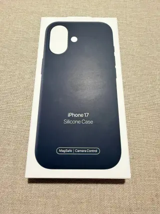 Apple silikonový kryt s MagSafe na iPhone 17 – černý
