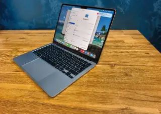 Zánovní Macbook Air M5, 16GB, 500GB SSD - záruka