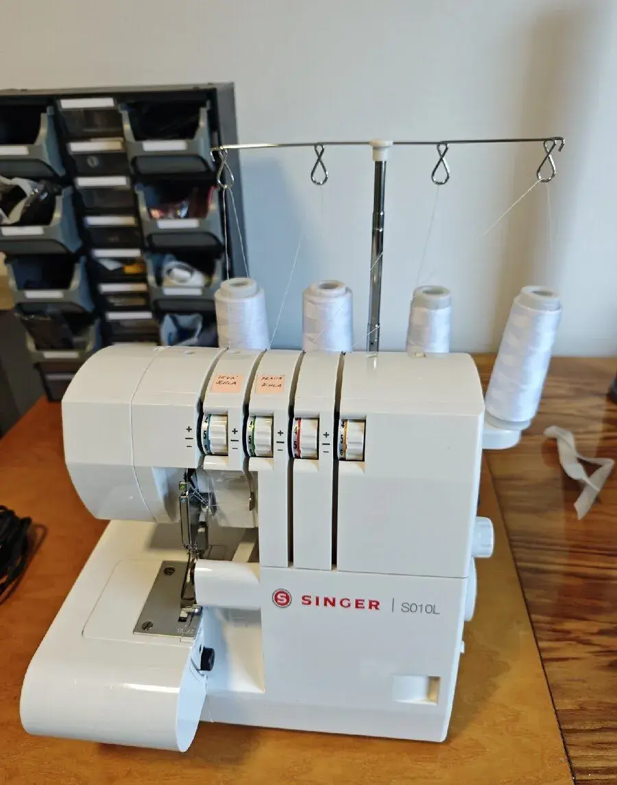 Šicí stroj overlock Singer