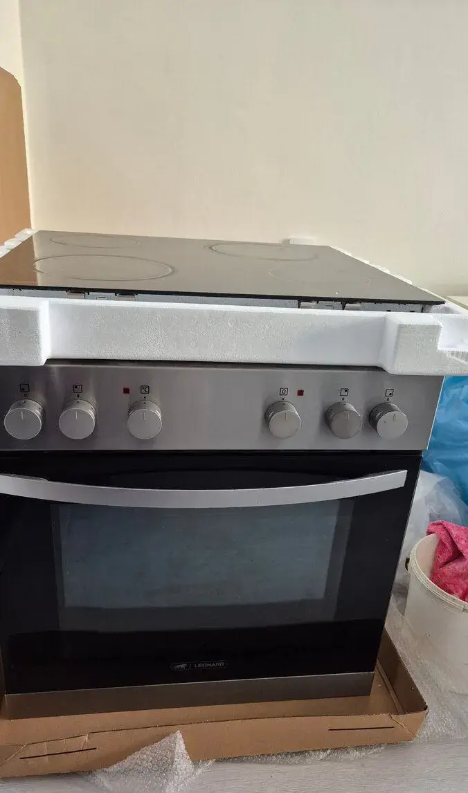 Kombinační set vestavné trouby a varné desky Leonard CMCB10E