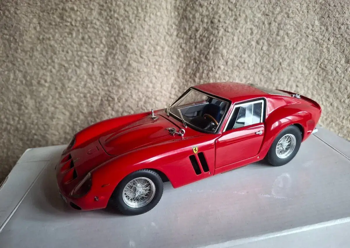 Ferrari 250 GTO - 1:18 - Hotwheels Elite
