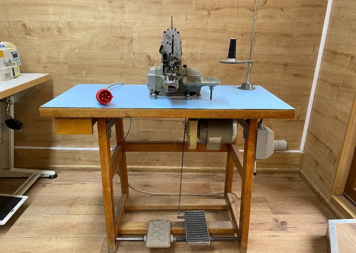 Knoflíkovací šicí stroj JUKI mb 373