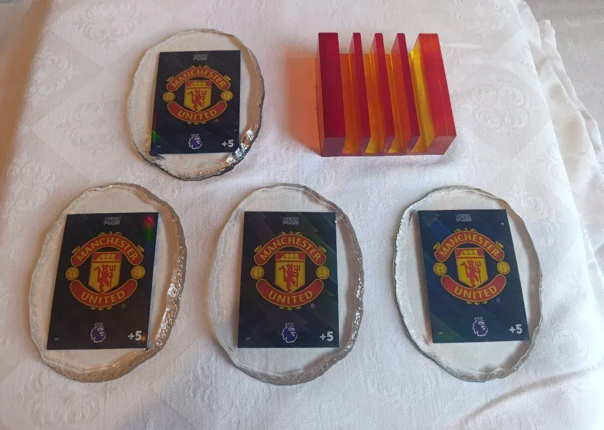 MANCHESTER UNITED - 4 x podtácky + stojánek