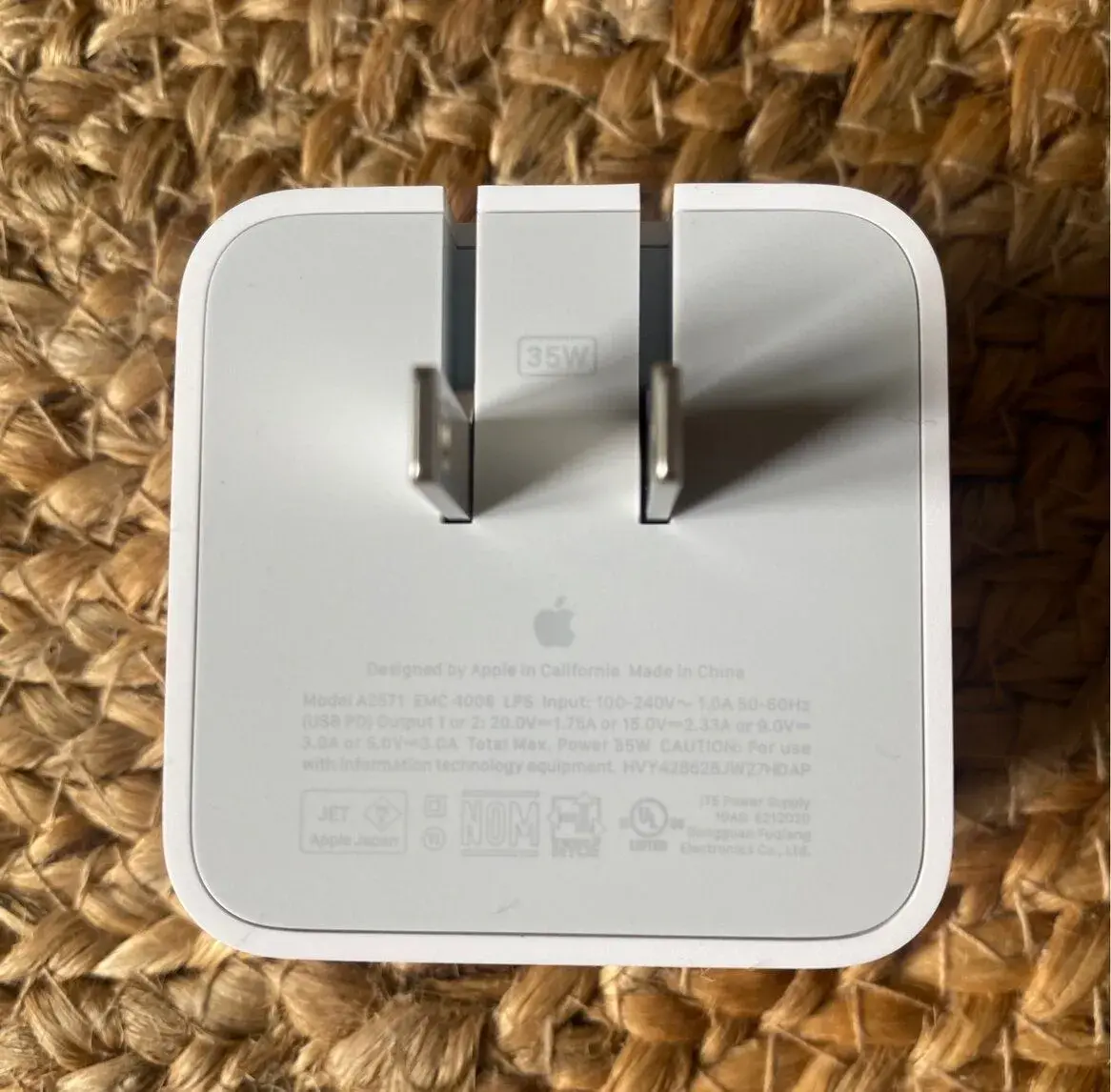 Apple Original US nabíječka / charger 35W