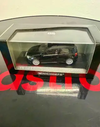 Vw Golf R32 model