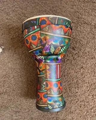 Djembe bubínek – africký bubeník