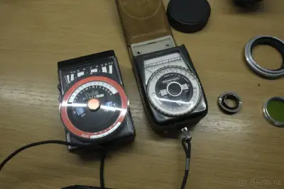 Dva klasické vintage expozimetry (NDR a SSSR)
