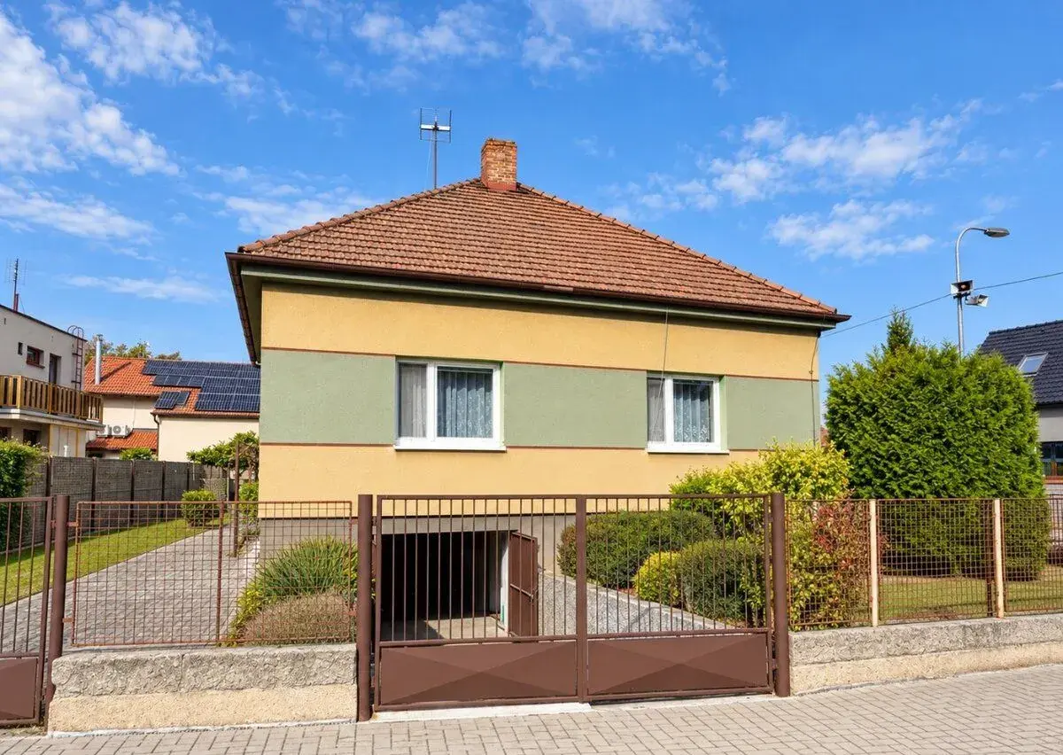 Rodinný dům se zahradou v dosahu MHD Hradec Králové, Březhra