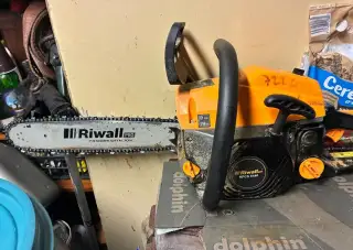 Motorová pila Riwall