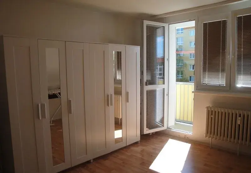 Dlouhodobý pronájem 2+1+balkón, Roztoky u Prahy