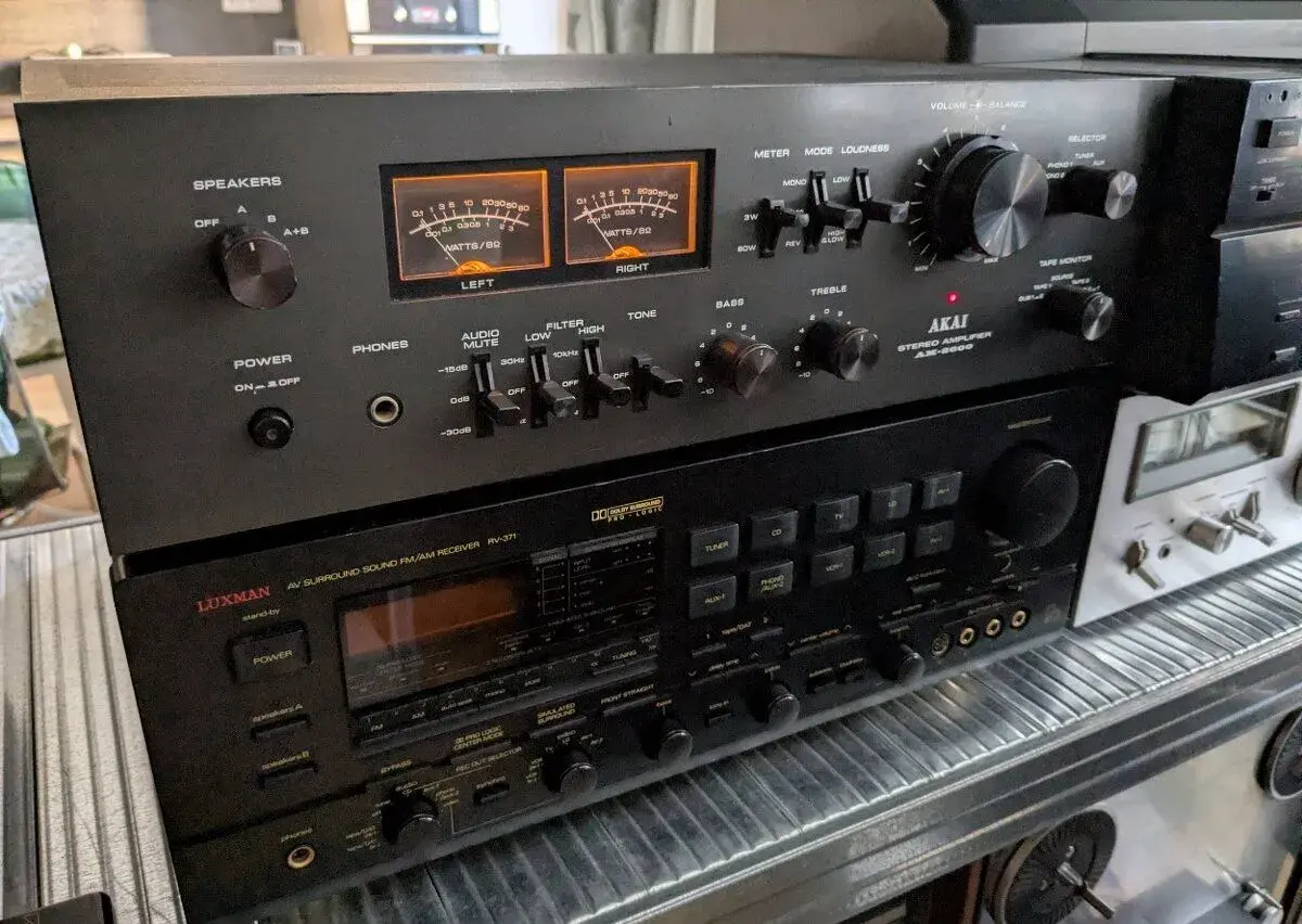 Akai AM-2600
