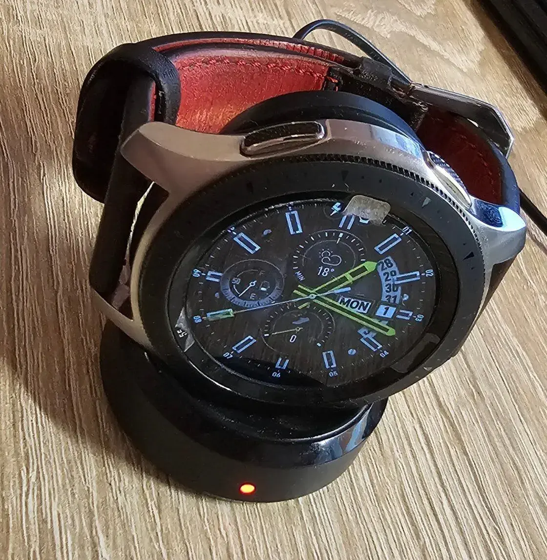 Samsung Galaxy Watch 46mm, stříbrné