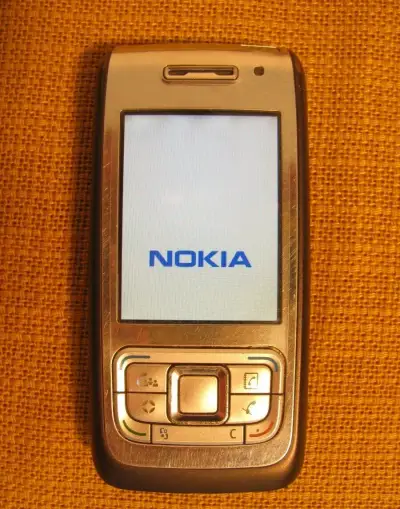 NOKIA E65 v dobrem stavu, plně funkční mobil z let 201x