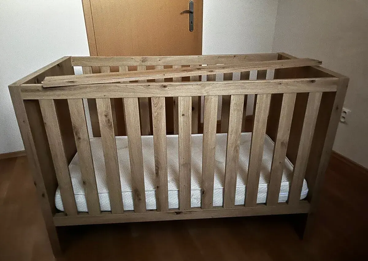 Dřevěná postýlka Klupś Amelia dub 120x60 včetně matrace