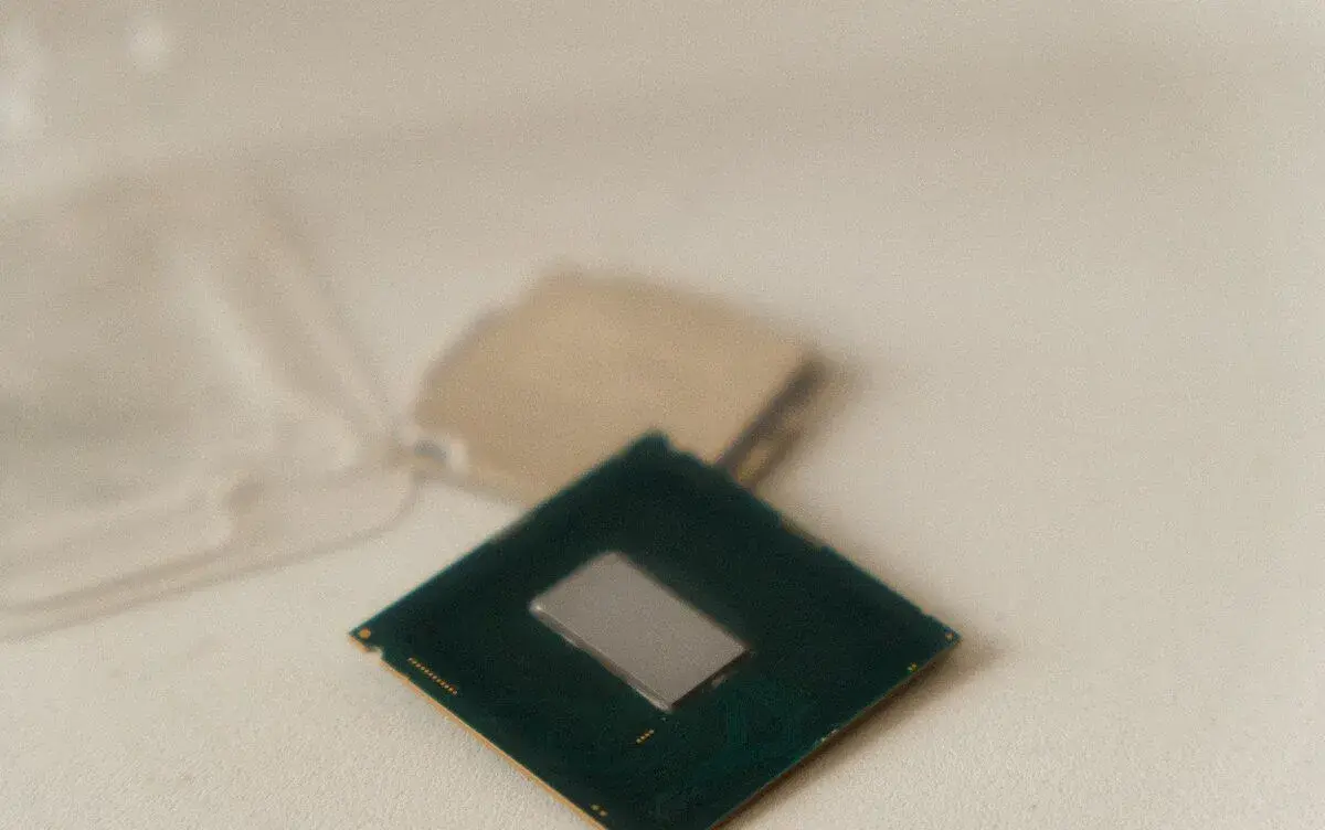 Delidovaný 8700k, předaplikovaný ptm7950