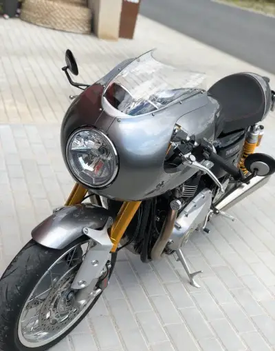 TRIUMPH THRUXTON R 1200