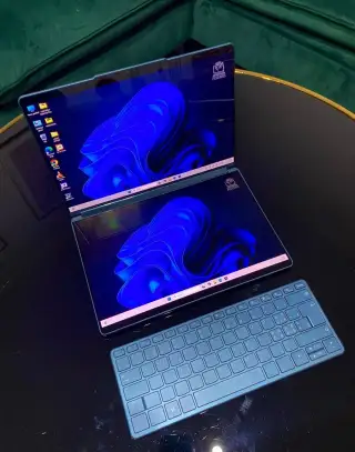 Lenovo Yoga BOOK 9:i7 1355U,16GB,1TSSD,2 monitorx OLED