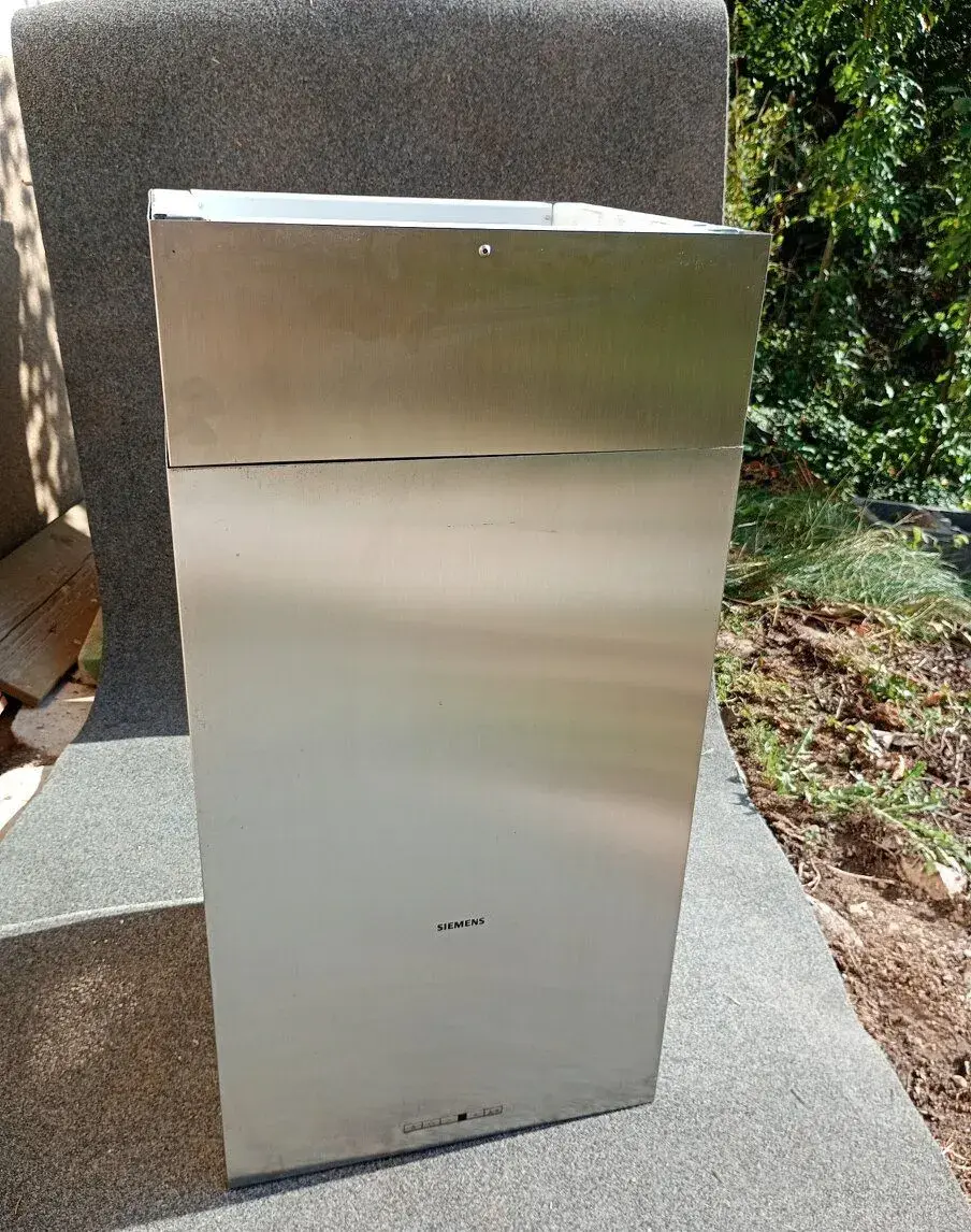 Ostrovní digestoř Siemens LC90450 – nerez, 750 m³/h