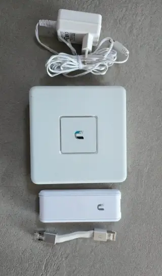Ubiquiti UniFi Security Gateway - USG 3P + CloudKey UC-CK