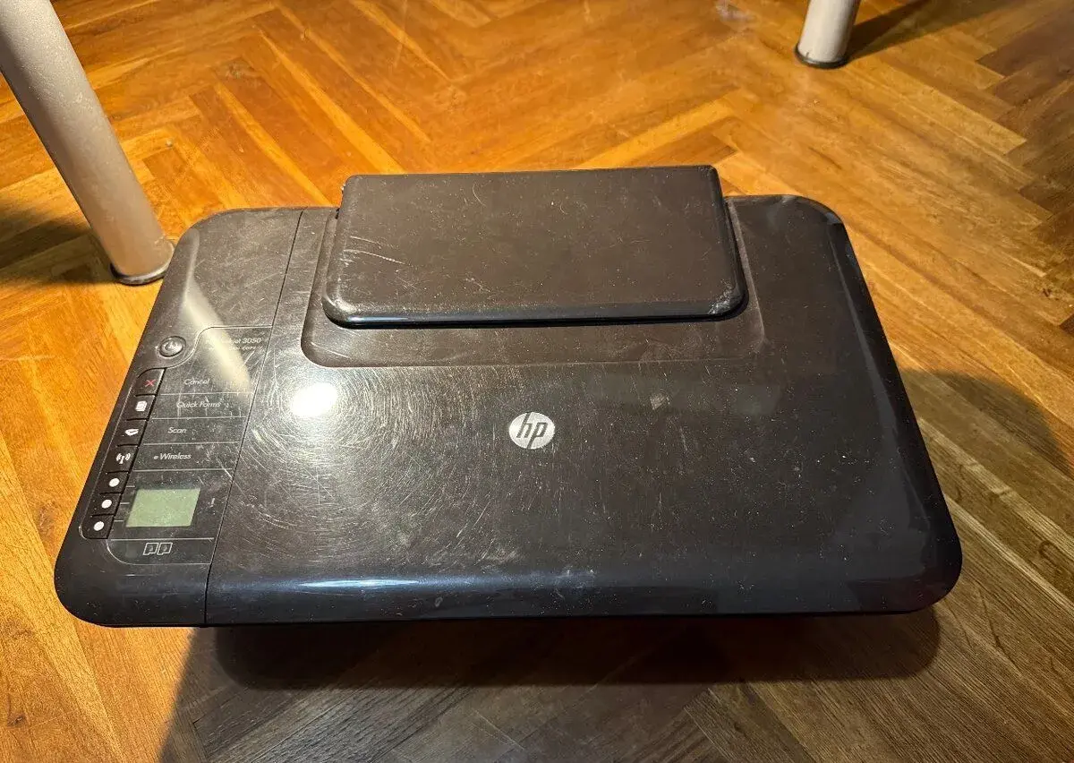 Set: Tiskárna se skenerem HP DeskJet + plnicí sada s barvami