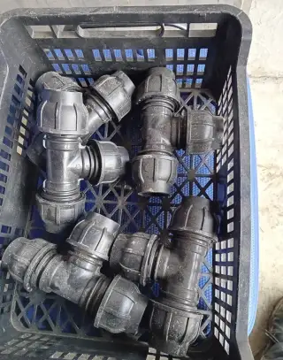 T kus svěrný