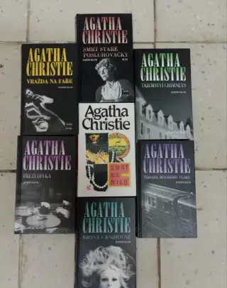 AGATHA CHRISTIE