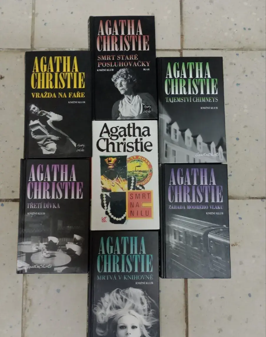 AGATHA CHRISTIE