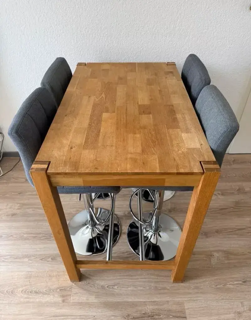 Stůl barový, masivní dřevo a 4 barové židle - perfektní stav