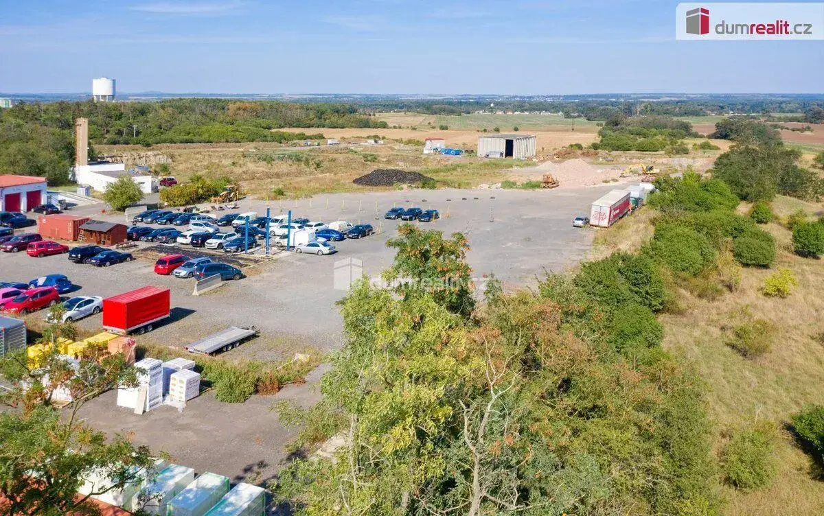 Pronájem komerční plochy (809 a 756m2) v Kojeticích u Prahy