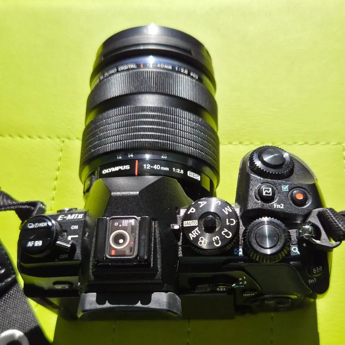 Olympus OMD E- M1 Mark II S BOHATÝM PŘÍSLUŠENSTVÍM