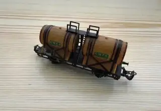 Přepravní vagón se sudy C.W.F.B.
