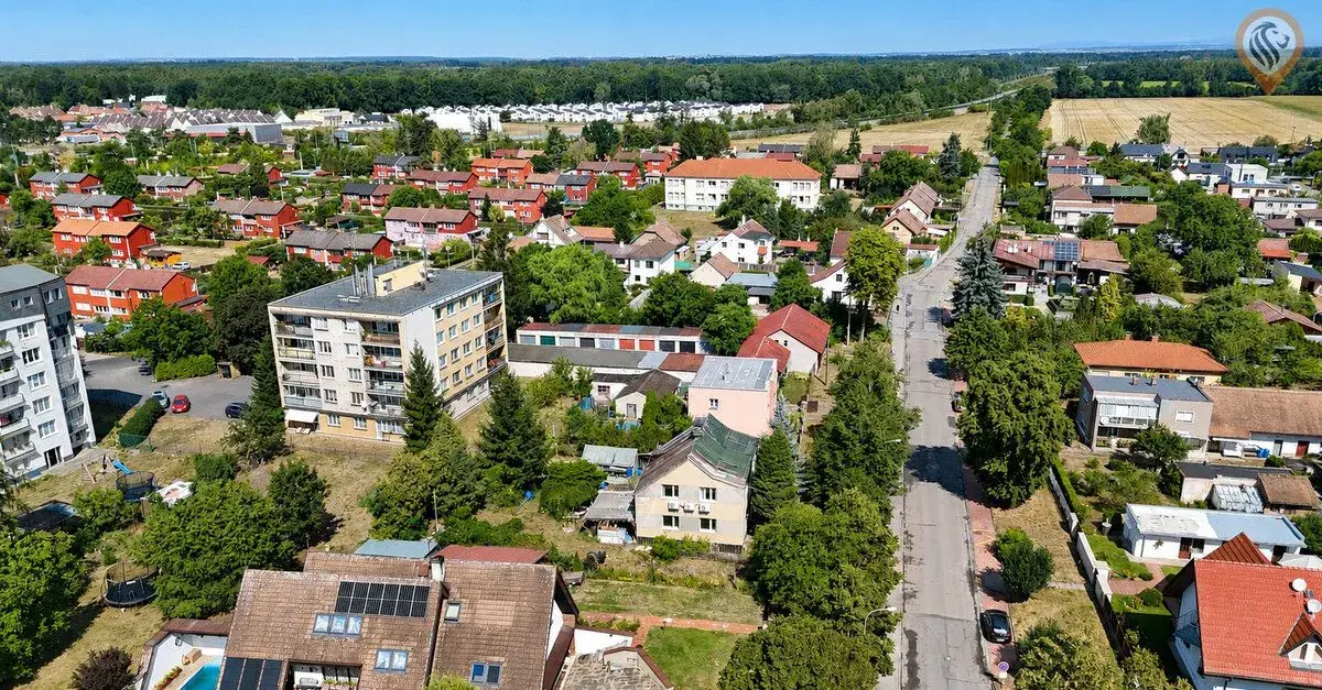 Pozemek 827 m² se stávajícím rodinným domem, Pardubice – Ohr