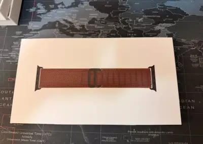 Apple Watch 49mm burgundsky červený Alpský tah