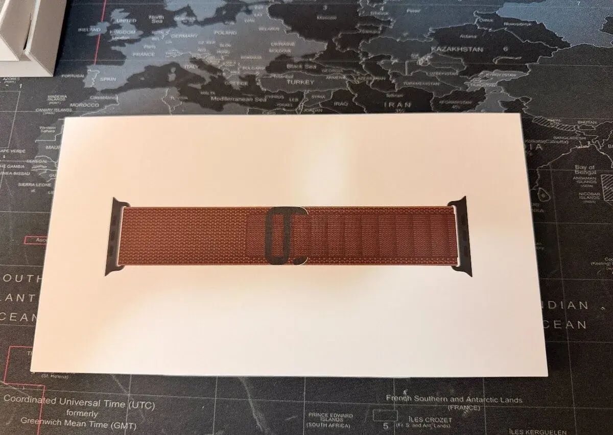 Apple Watch 49mm burgundsky červený Alpský tah