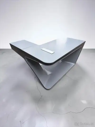 Designový pracovní stůl - 4x kusy skladem