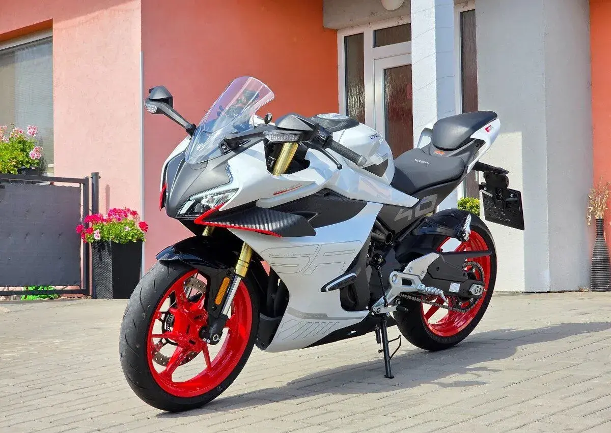 CFMOTO 450SR, 2026, původ ČR, 1.700km, 5let záruka