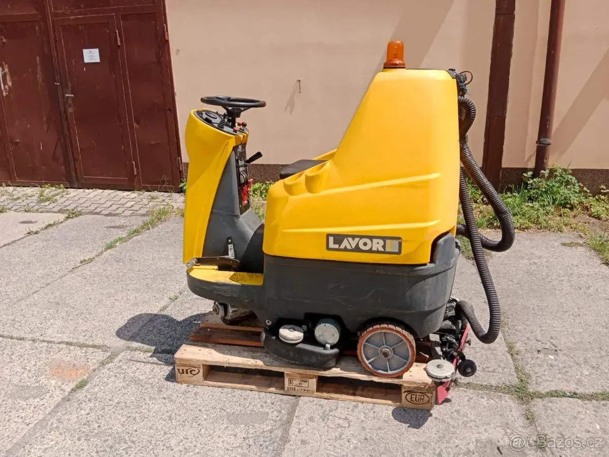 Mycí stroj Lavor