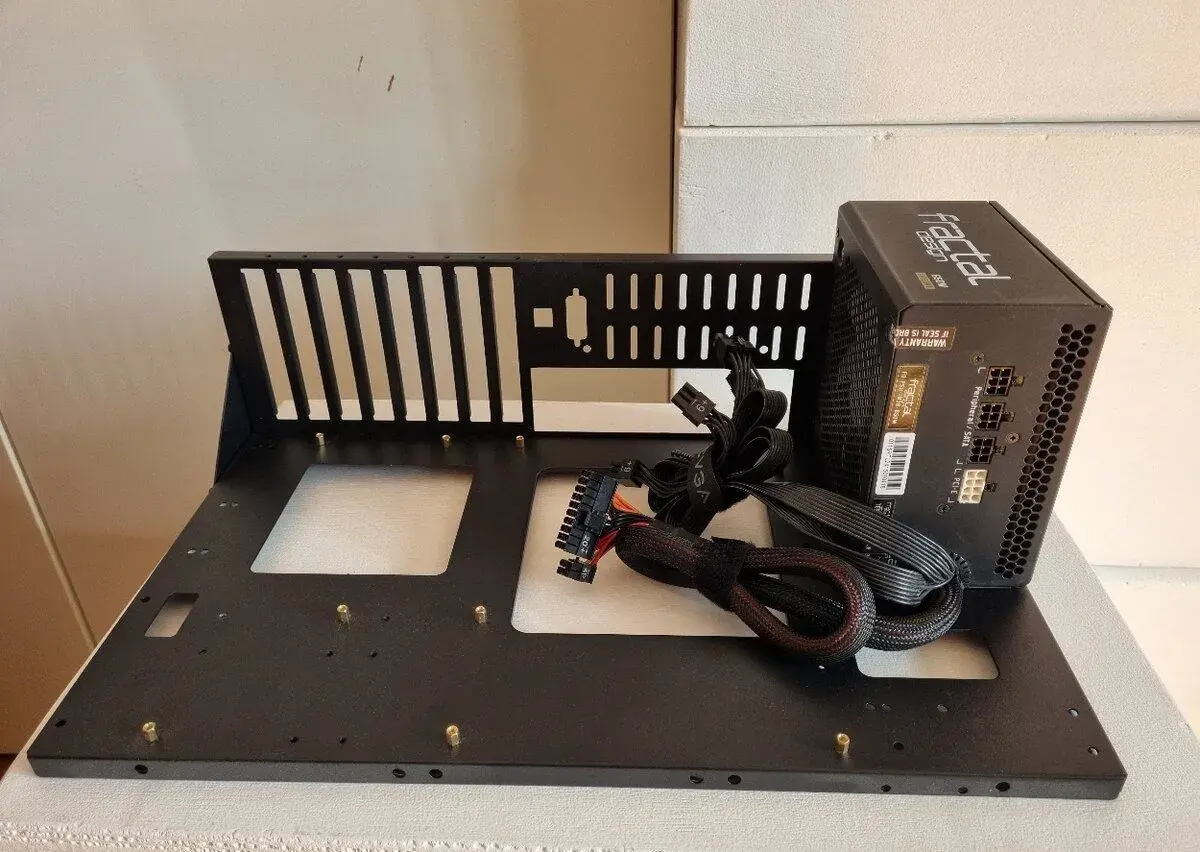 Fractal Design 650W semi modulární + test bench open case