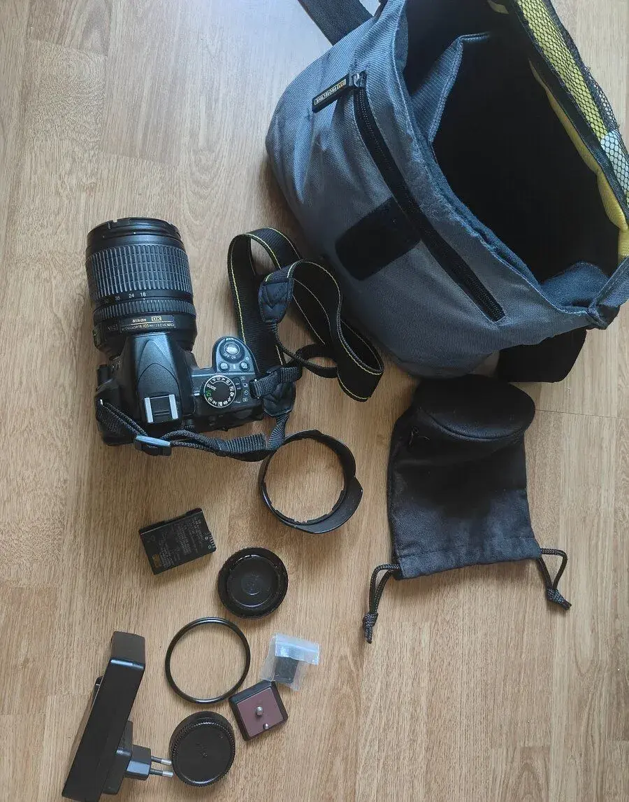 NIKON D3100 + AF-S NIKKOR 18-105 VR DX NIKON.