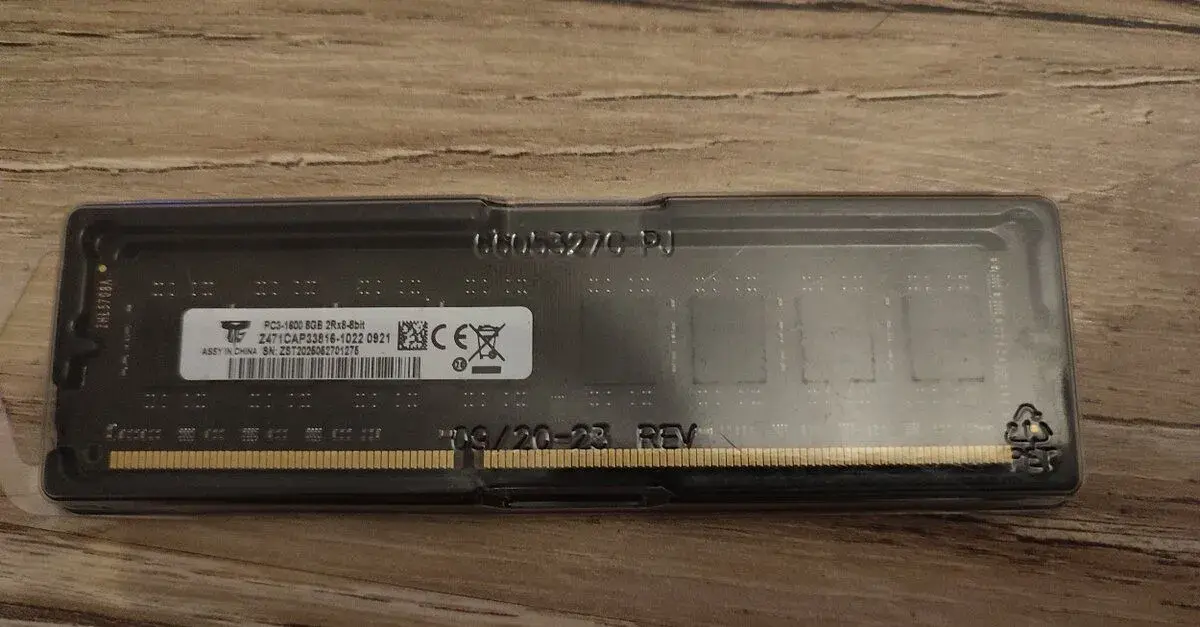 Zánovní paměť - DDR3 - 8Gb - 1600 MHz