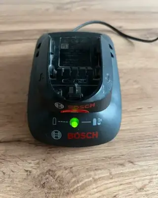 Bosch AL 2215 CV + PBA 14.4V 1.5Ah Li-Ion Originál Funkční