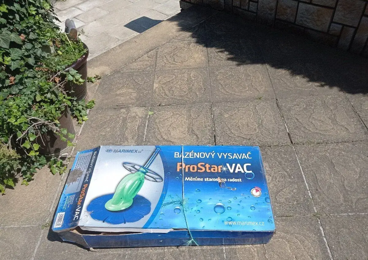 Poloautomatický vysavač