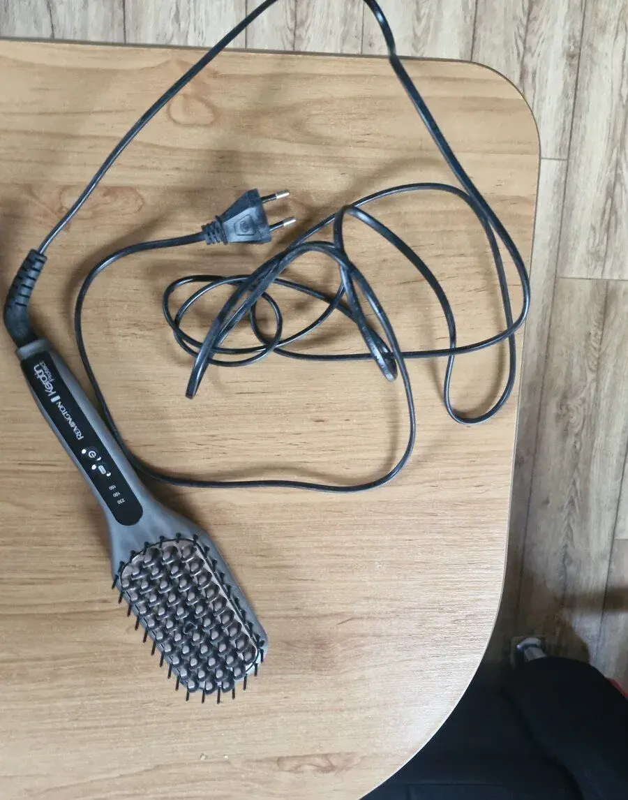 Žehlící kartáč na vlasy Remington keratin