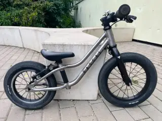 Ultralehké dětské odrážedlo RASCAL Punk (14"/12") | Titan