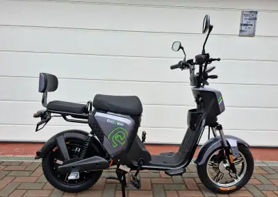 Elektroskútr RACCEWAY PAŘEZ 25, bez ŘP
