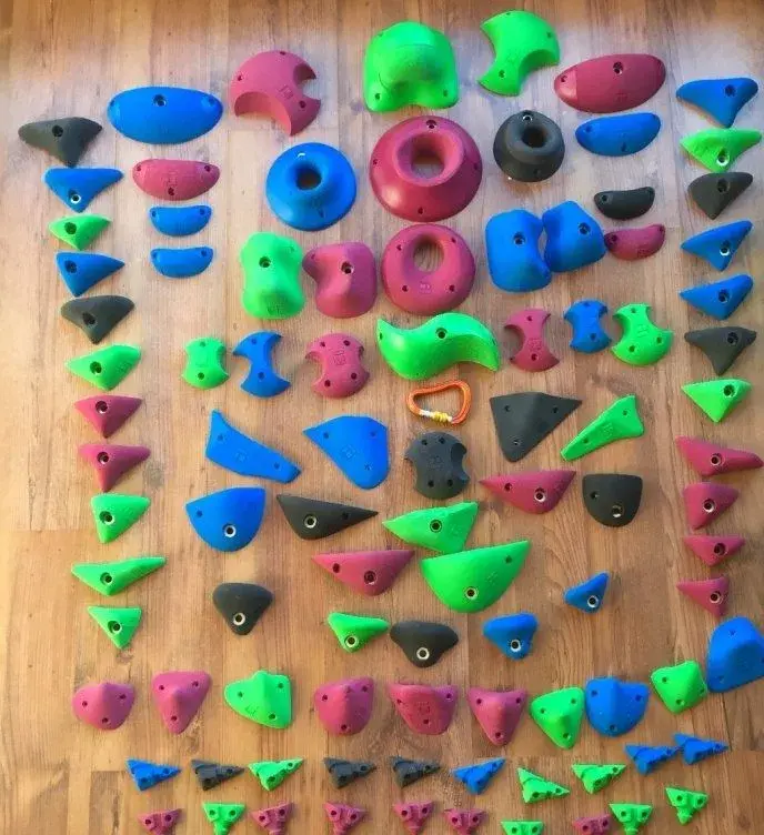 Nové dětské lezecké chyty THEREX Boulder set - 95 kusů