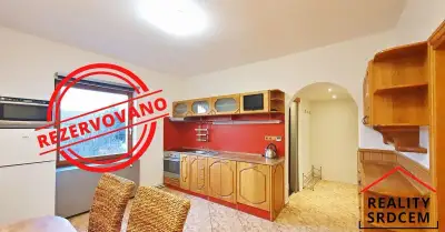 Pronájem kompletně zařízeného bytu 1+1 s parkováním, 52 m2,