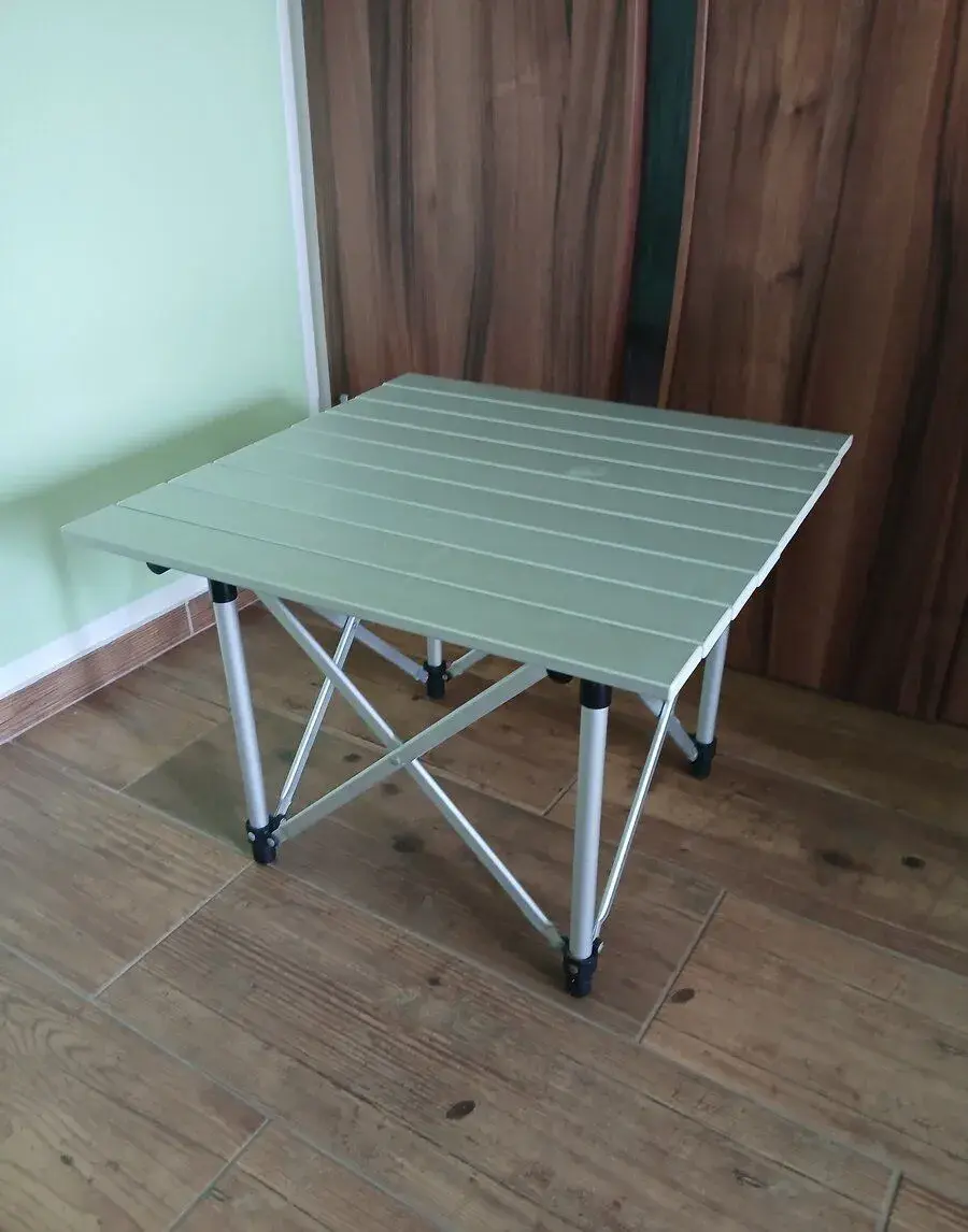 Kempingový stolek