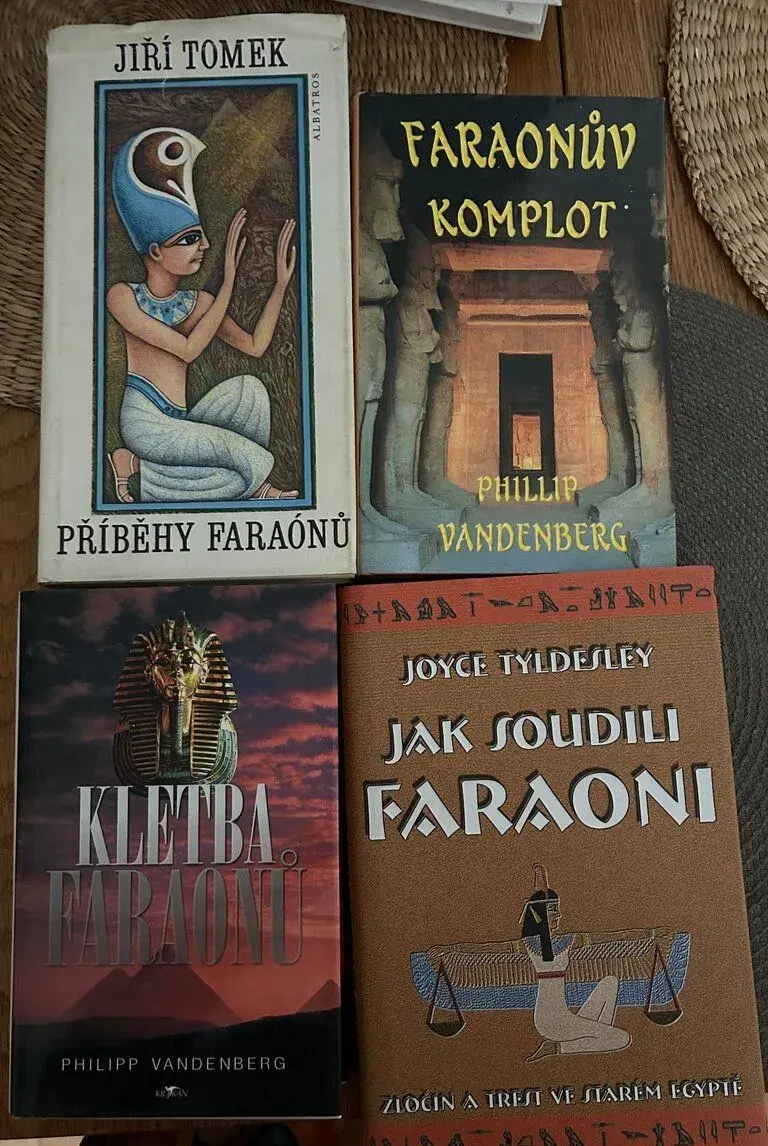 Knihy různých žánrů