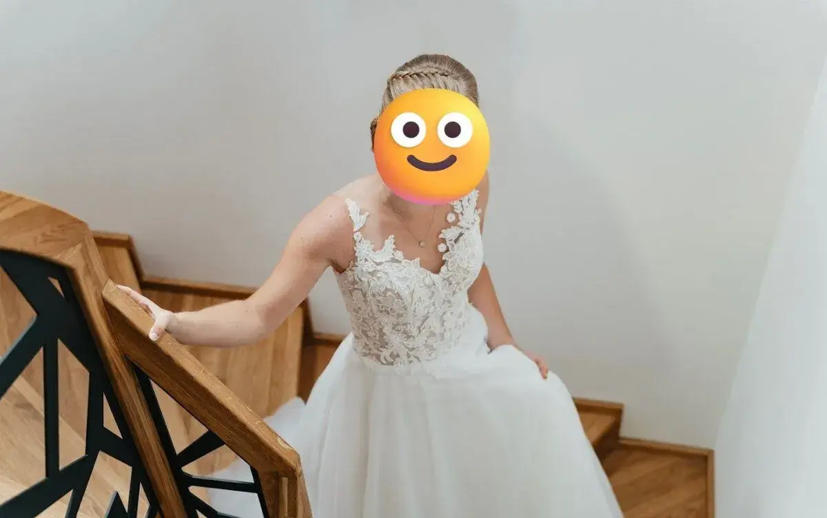 Svatební šaty s ramínky